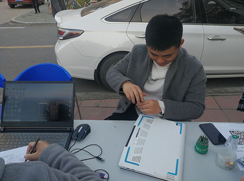 计算机信息技术学院开展党员服务活动 助力信息化建设